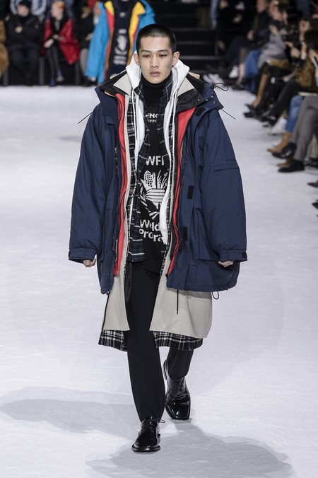Este abrigo cuesta 6.500 euros, es de Balenciaga, pero Joey Tribbiani ya lo llevó en Friends