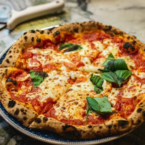 El Corte Inglés se adelanta a las rebajas de verano con este horno para pizzas nivel profesional que las deja como hechas en horno de leña 