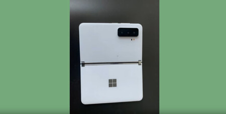 Las primeras fotos filtradas del Microsoft Surface Duo 2 revelan una cámara triple y dos pantallas separadas