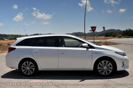 Toyota Auris Touring Sports Lateral