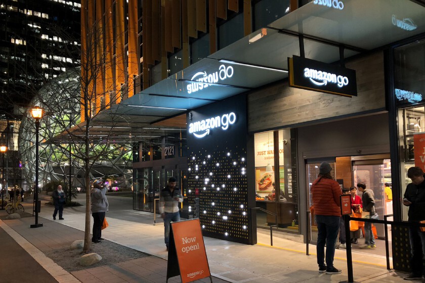 Las tiendas 100% automatizadas de Amazon no lo eran tanto. La realidad es que 1.000 trabajadores en la India revisaban las compras