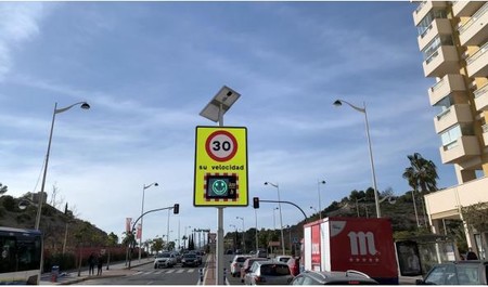 Los radares con emoticonos llegan a Benidorm: así es el cinemómetro que pone mala cara a los excesos de velocidad