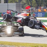 A la FIA se le ha ido el mundial de Fórmula 1 de las manos, y no solo por el accidente de Max Verstappen y Lewis Hamilton 