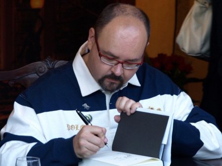 Carlos Ruiz Zafón: "Facebook y Twitter tienen los días contados"