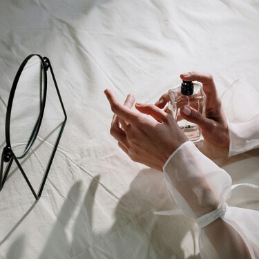 El nuevo perfume español con olor a limpio y súper fresco que las más elegantes llevarán este otoño