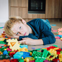 La madre de un niño con capacidades especiales es denunciada por una vecina porque su hijo molesta cuando "se ríe fuerte y canta"