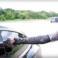 Esta ingeniera se ha implantado un chip en el brazo para abrir su Tesla Model 3