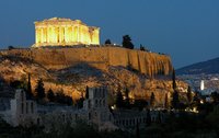 Sitios arqueológicos griegos bajo la luz de la luna llena