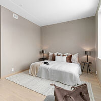 Siete trucos de decoración para hacer que los techos de tu hogar parezcan más altos 
