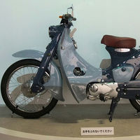 ¡100 millones de Super Cub vendidas! Honda celebra su gran pelotazo con un modelo conmemorativo
