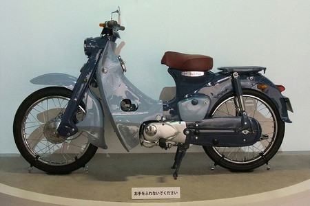 ¡100 millones de Super Cub vendidas! Honda celebra su gran pelotazo con un modelo conmemorativo