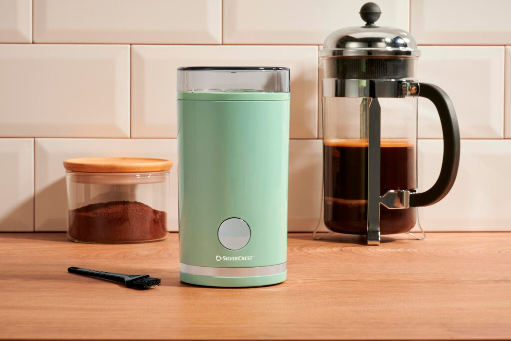 Lidl lanzó hace unas semanas una colección de electrodomésticos con aires vintage y este molinillo de café no supera los 11 euros