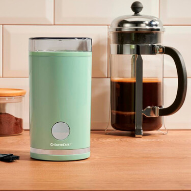 Lidl lanzó hace unas semanas una colección de electrodomésticos con aires vintage y este molinillo de café no supera los 11 euros 