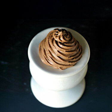 Cómo hacer crema de trufa para rellenar o decorar tartas, pasteles o roscones