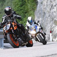 Una cosa es llevar intercomunicador en moto. Otra muy diferente escuchar música con él, porque está totalmente prohibido 