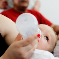 Retiran del mercado español varios lotes de fórmulas de leche Puleva Bebé, Damira y Sanutri fabricadas en Francia