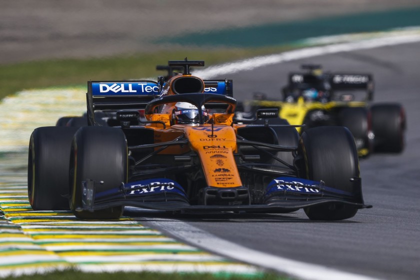 ¡Histórico! Carlos Sainz consigue su primer podio en la Fórmula 1 gracias a la sanción a Lewis Hamilton - Motorpasión