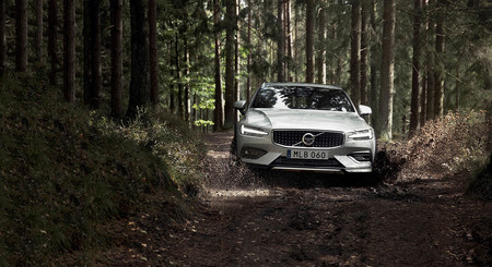 El Volvo V60 Cross Country mantiene viva la tradición de los todocamino con motores de 190 y 250 CV