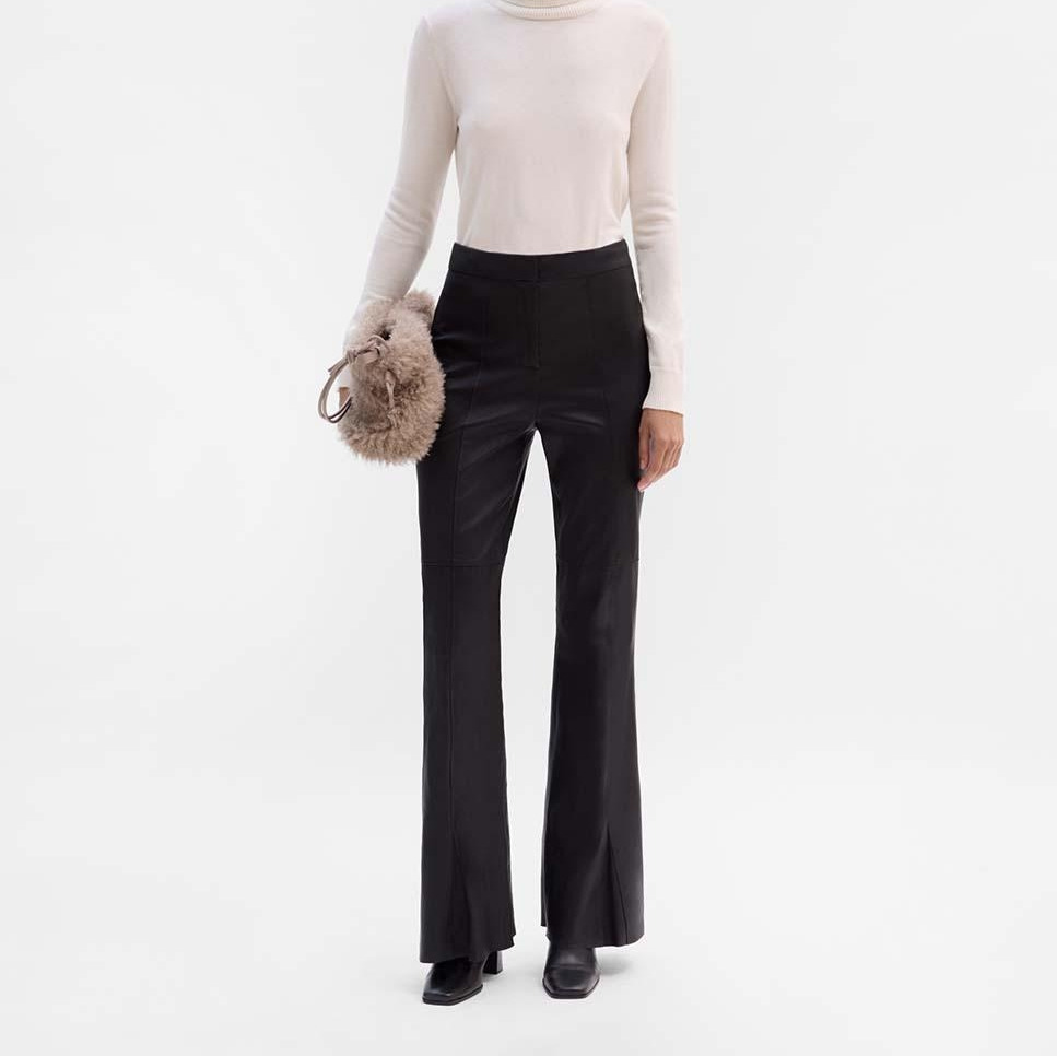 Simorra
Pantalón de mujer acampanado de napa