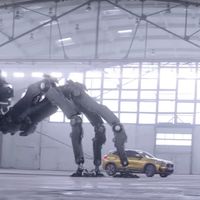 BMW ha lanzado el anuncio del X2 para la pequeña pantalla, y queremos un poco de lo que toma esta gente