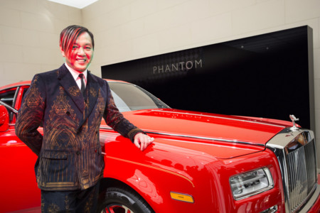 Me llevaré 5 peras, 2 manzanas y 30 Rolls Royce Phantom ¿Cuánto le debo?