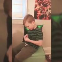 Un niño con Síndrome de Tourette hace un vídeo con ayuda de su hermana para que sus compañeros dejen de burlarse