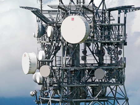 La primera subasta de espectro para 5G en Reino Unido se salda con Telefónica y Vodafone como ganadores