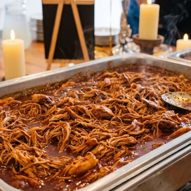 Cómo hacer un guisado de mole con pollo para 10 personas: ideal para la reunión de Día de Muertos 