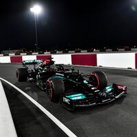 Lewis Hamilton exprime el poderío del Mercedes para hacer la pole en Losail con medio segundo de ventaja