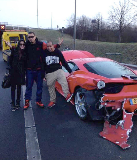 Afrojack con su 458 Italia accidentado