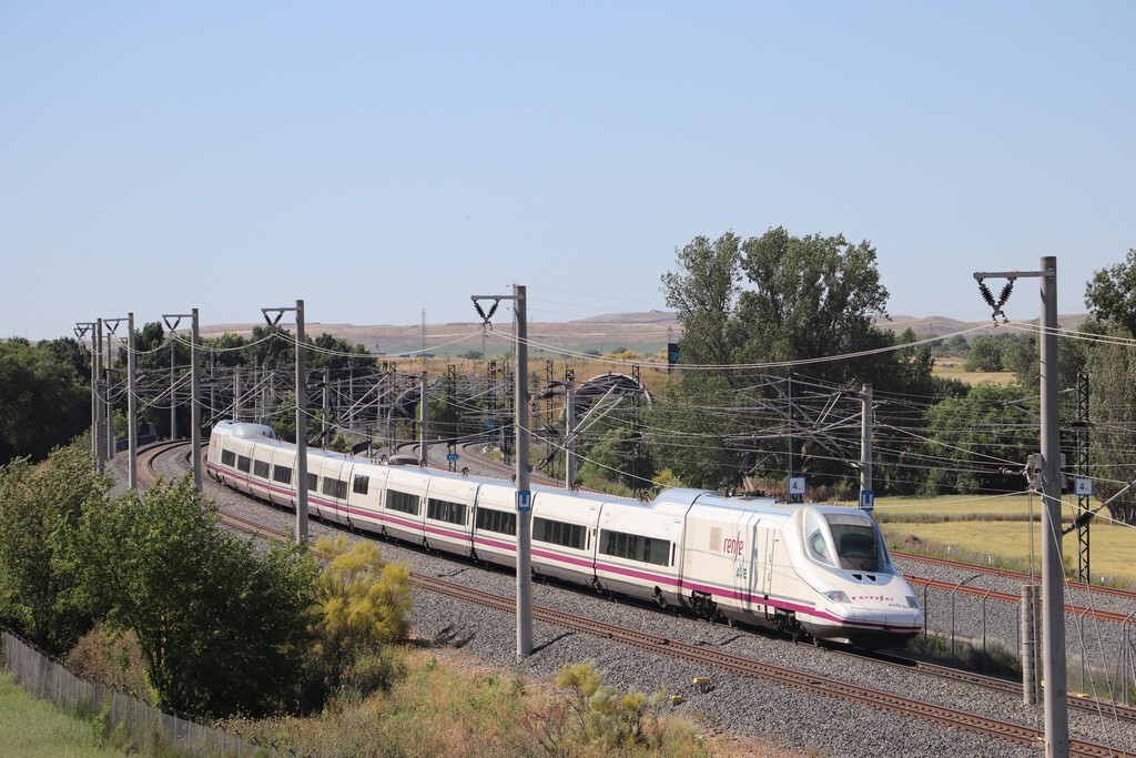 El Gobierno frena la compra de Talgo por el grupo húngaro Magyar Vagon: suspende la OPA alegando "riesgos de seguridad nacional" 