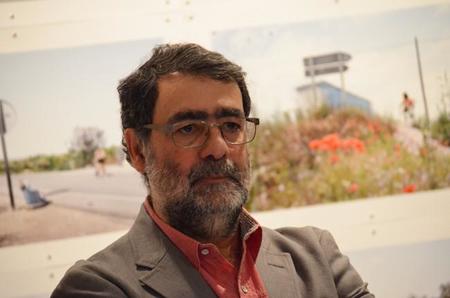 Joan Fontcuberta presenta a jóvenes fotógrafos para teorizar en torno a la saturación de imágenes