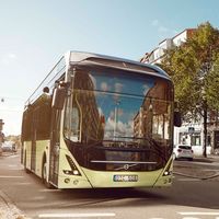Volvo libra una silenciosa batalla contra el ruido con el 7900 Electric, un bus con 200 km de autonomía