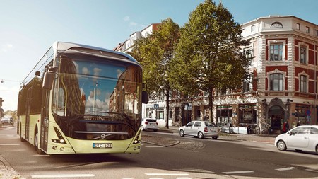 Volvo libra una silenciosa batalla contra el ruido con el 7900 Electric, un bus con 200 km de autonomía