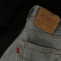 Las segundas rebajas de Levi's dejan aún más baratos los vaqueros 501 con los que llevábamos soñando meses     