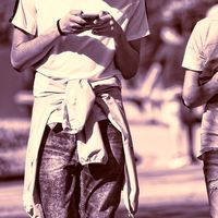 Corea del Sur estrena pasos de peatones para 'zombies' con móvil: un sistema multidimensional de 13.000 dólares