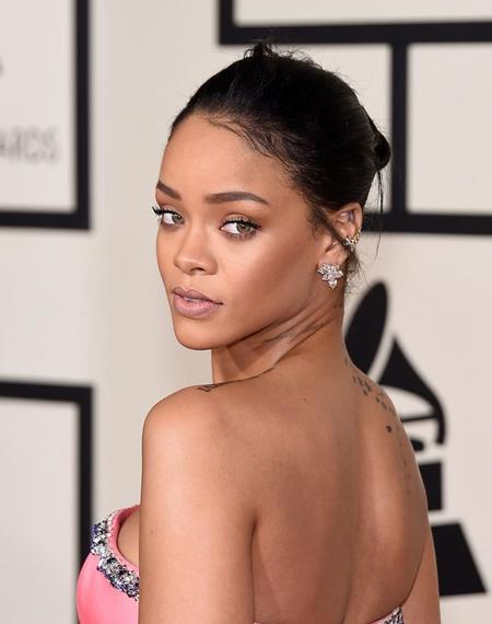 Rihanna se convierte en la protagonista de todos los memes de los Premios Grammy 2015