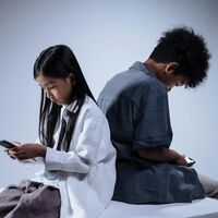 Dos algoritmos à validação de identidade: esses são os 5 pontos-chave do projeto para proibir o uso de redes sociais por menores de 16 anos na Espanha 