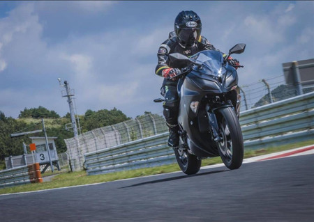 La moto eléctrica de Kawasaki tendrá menos de 30 CV y utilizará un cambio manual de cuatro velocidades