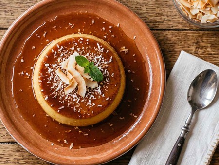 Cómo hacer un flan de coco con 1 lata de leche condensada: sin horno y queda listo en menos de 1 hora