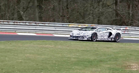 Del BMW M8 al Lamborghini Aventador Jota: 14 prototipos rodando en el Nürburgring en un sólo vídeo