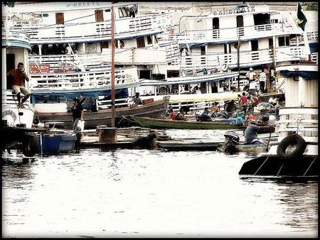 En barco por el Amazonas, mucho mas que transporte