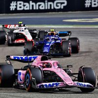 Alpine rozó el ridículo en su primera carrera sin Fernando Alonso: un bucle de sanciones dejó fuera a Esteban Ocon 