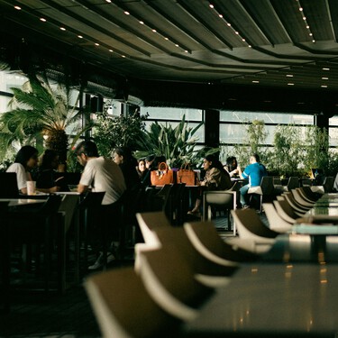 Lo que antes era lujo ahora es caos, y los aeropuertos se enfrentan al colapso en la exclusividad de un servicio que ya no lo es: las salas VIP 