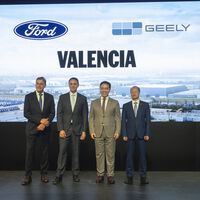 La fábrica de Almussafes respira: Ford y Geely llegan a un acuerdo para fabricar cuatro coches en Valencia