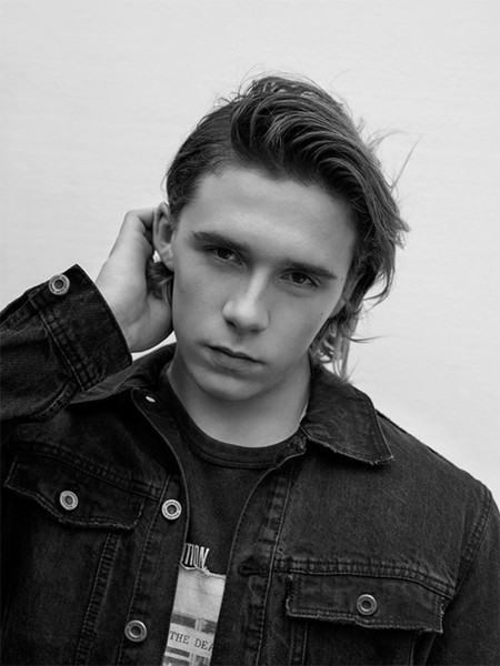Todas las fotos de la campaña protagonizada por Brooklyn Beckham para Pull & Bear