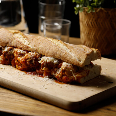 Bocadillo de albóndigas o meatball sub: receta de un clásico de la comida rápida americana