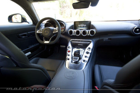 Bmw I8 Vs Amg Gt Motorpasion Interiores 14