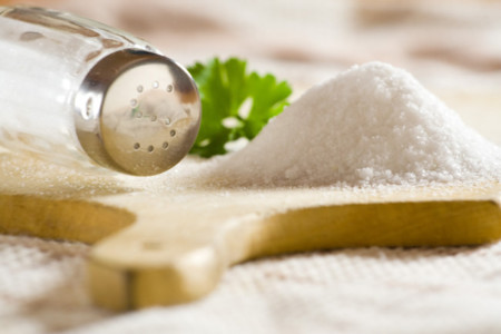 Conoce cuánta sal ingieres cuando consumes algunos alimentos