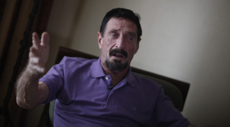 John McAfee se desmelena: "Yo puedo desbloquear el iPhone de San Bernardino gratis"